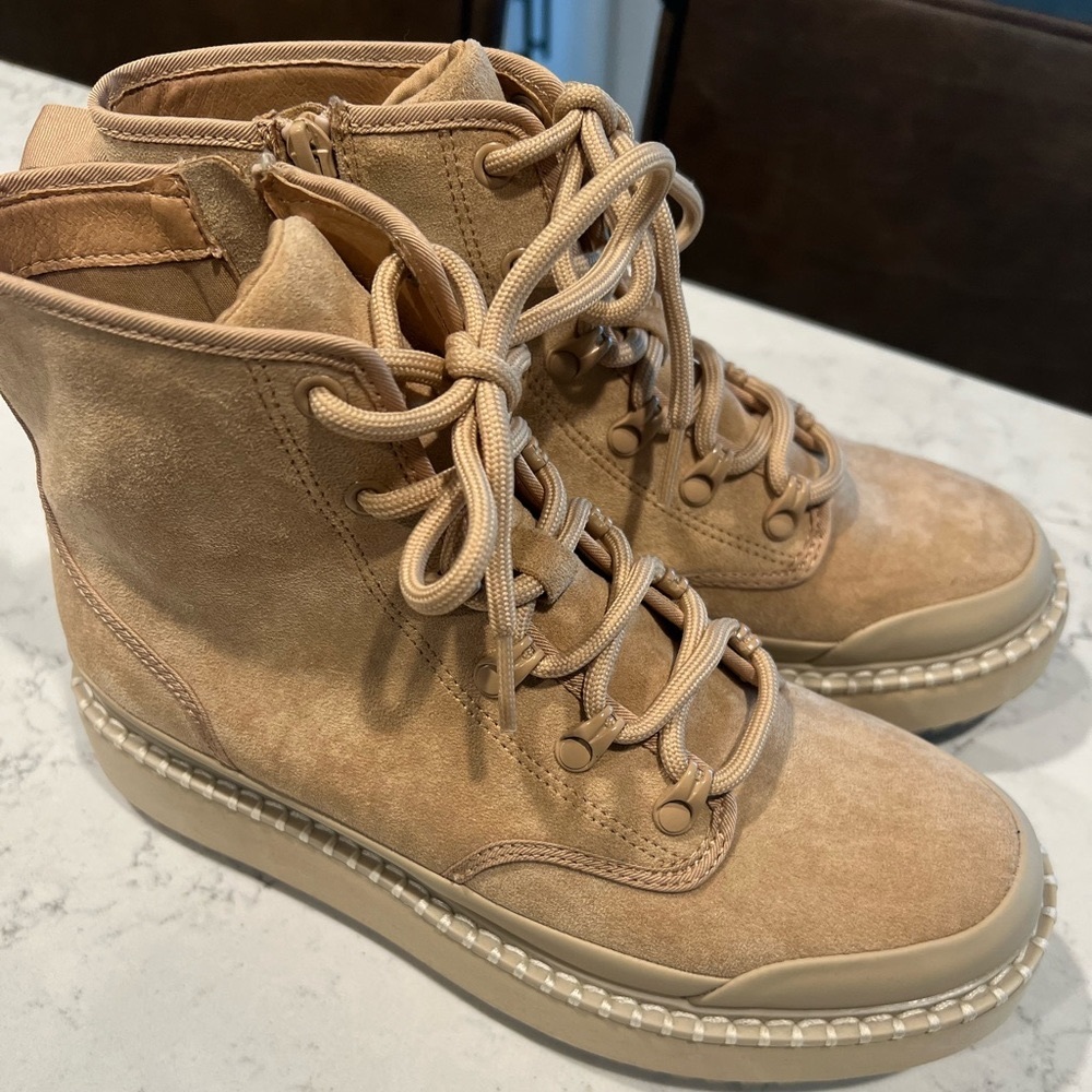 Universal Thread Kayson Boots -Size 8
